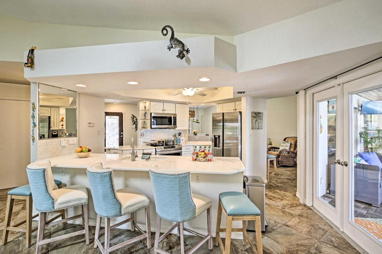 Canal Waterfront Home With Private Pool And Dock! プンタ・ゴーダ エクステリア 写真