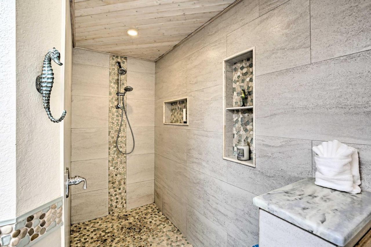Canal Waterfront Home With Private Pool And Dock! プンタ・ゴーダ エクステリア 写真